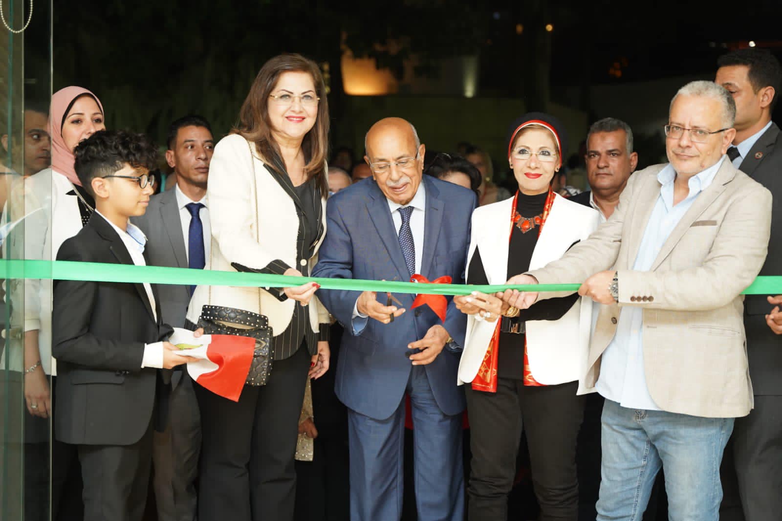 افتتاح المعرض الفني للفنانة الدكتورة سهير عثمان