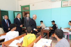 وزير التعليم يشيد بهدوء لجان امتحانات الثانوية العامة بكفر الشيخ