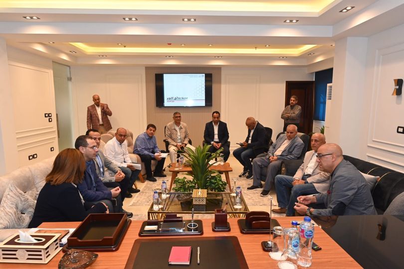 وزير الإسكان خلال الاجتماع