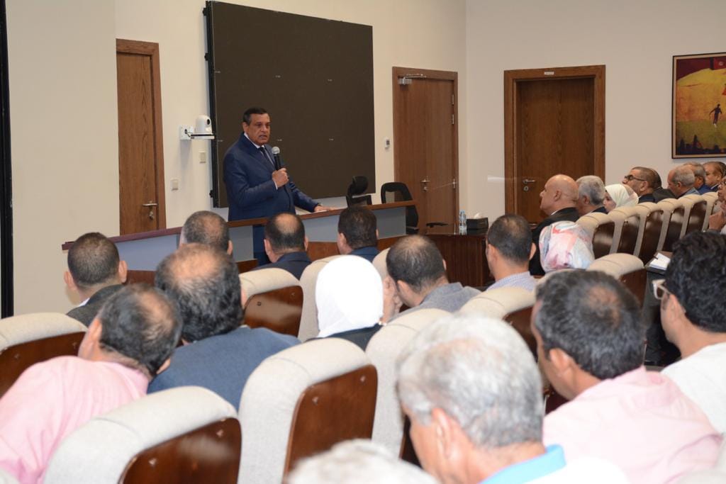 وزير التنمية المحلية خلال لقائه سكرتيري عموم المحافظات