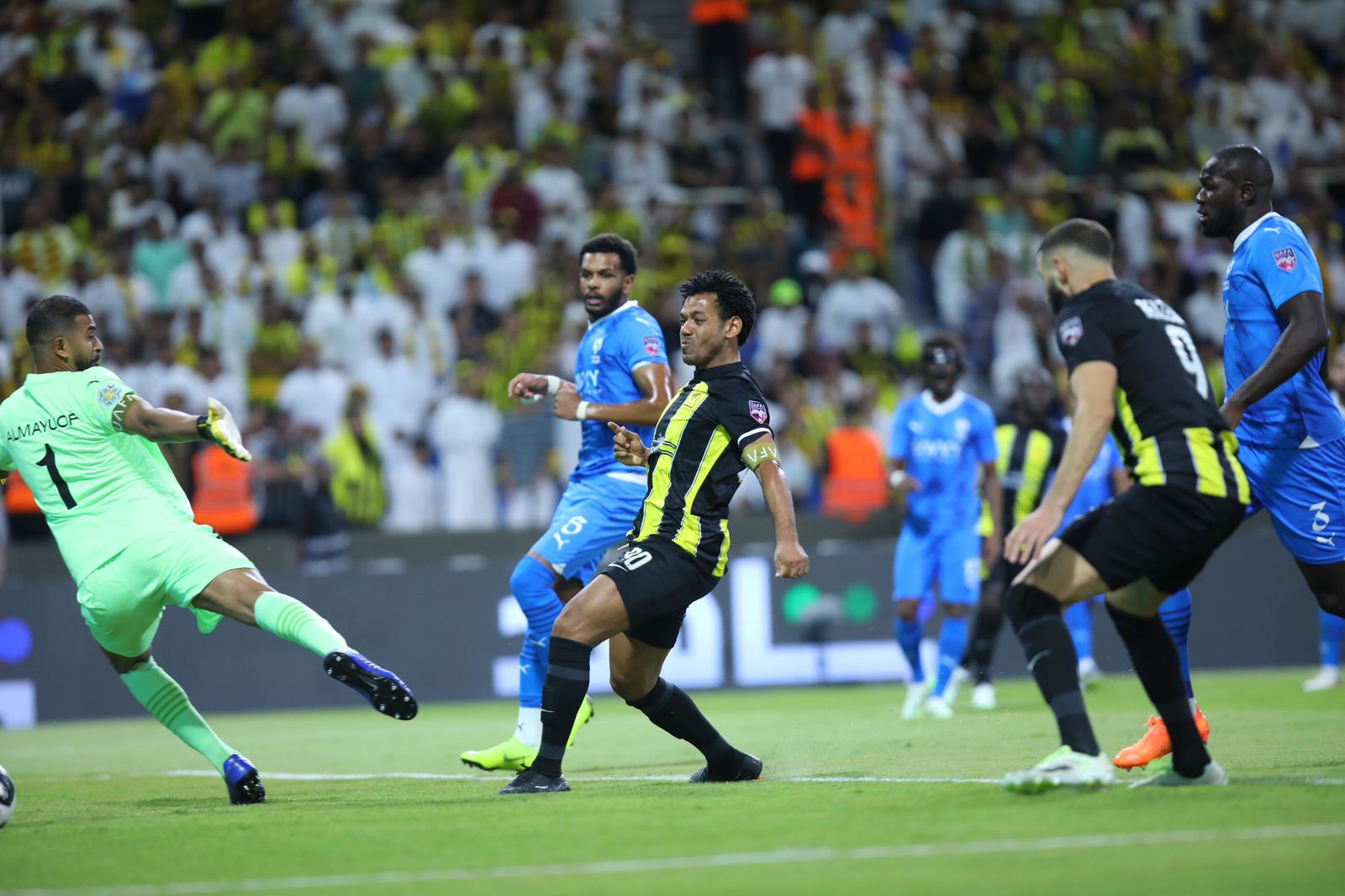الهلال السعودي ضد اتحاد جدة