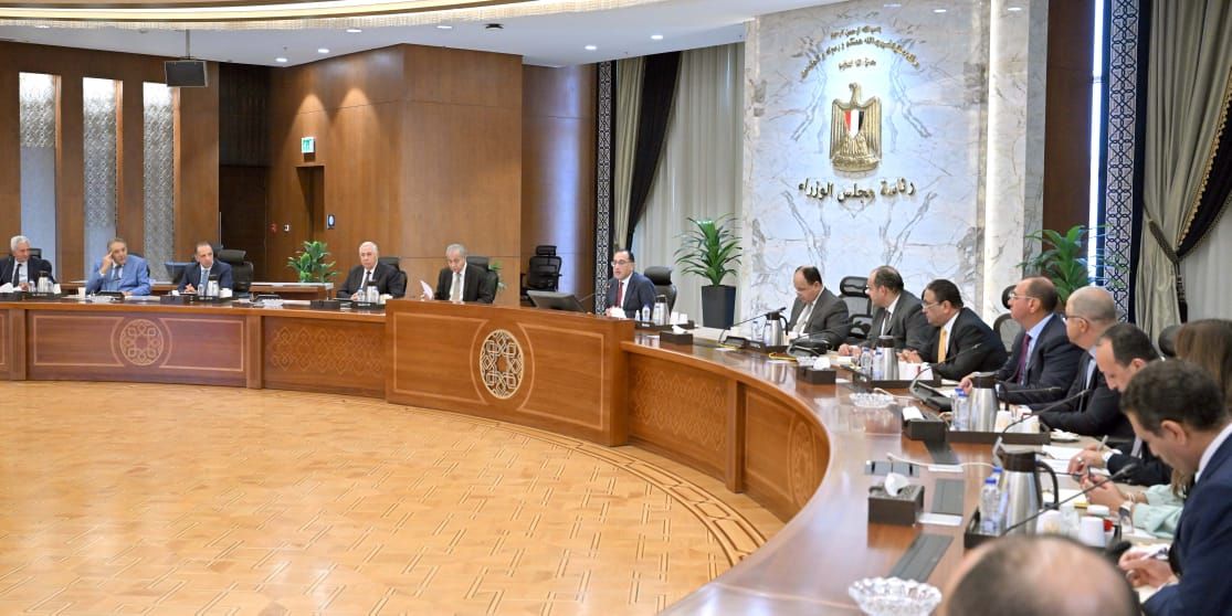 جانب من الاجتماع برئاسة رئيس الوزراء