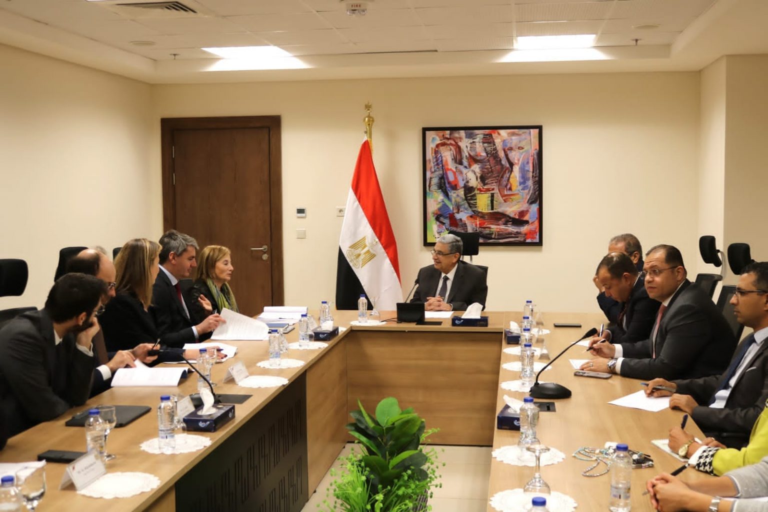 وزير الكهرباء ونائب رئيس بنك الإستثمار الأوروبى