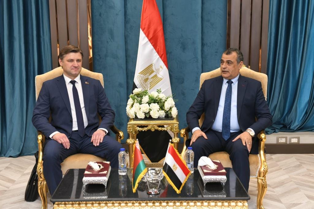وزير الدولة للإنتاج الحربي خلال لقائه وزير التجارة البيلاروسي