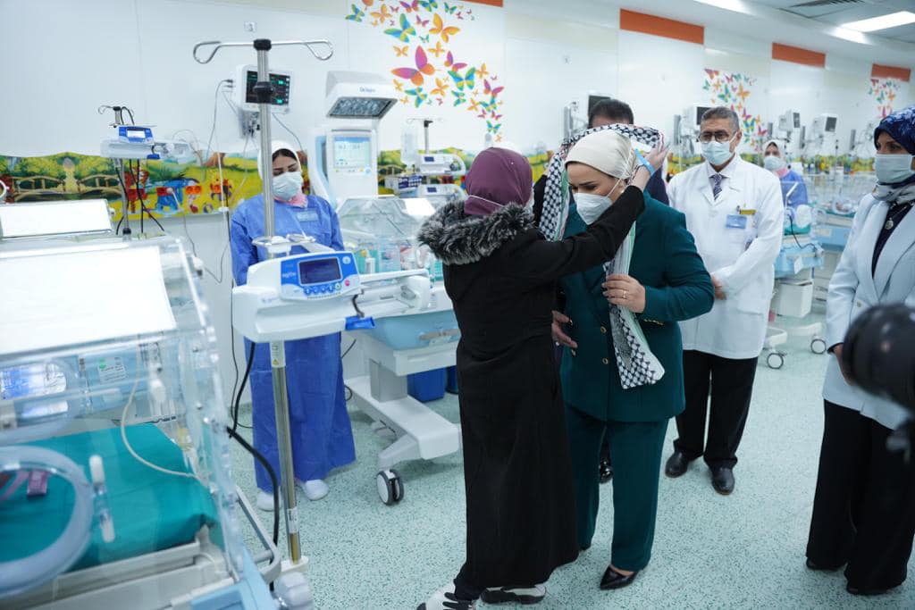 جانب من زيارة السيدة انتصار السيسي لمستشفى العاصمة الإدارية