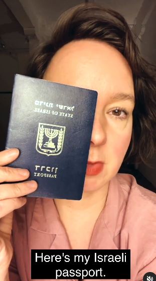 ممثلة إسرائيلية يولا بينيفولسكي تتنازل عن جنسيتها