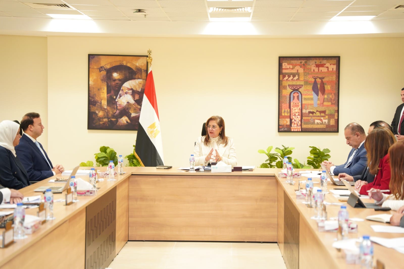 وزيرة التخطيط تتابع مسودة تقرير منظمة OECD الاقتصادي لمصر