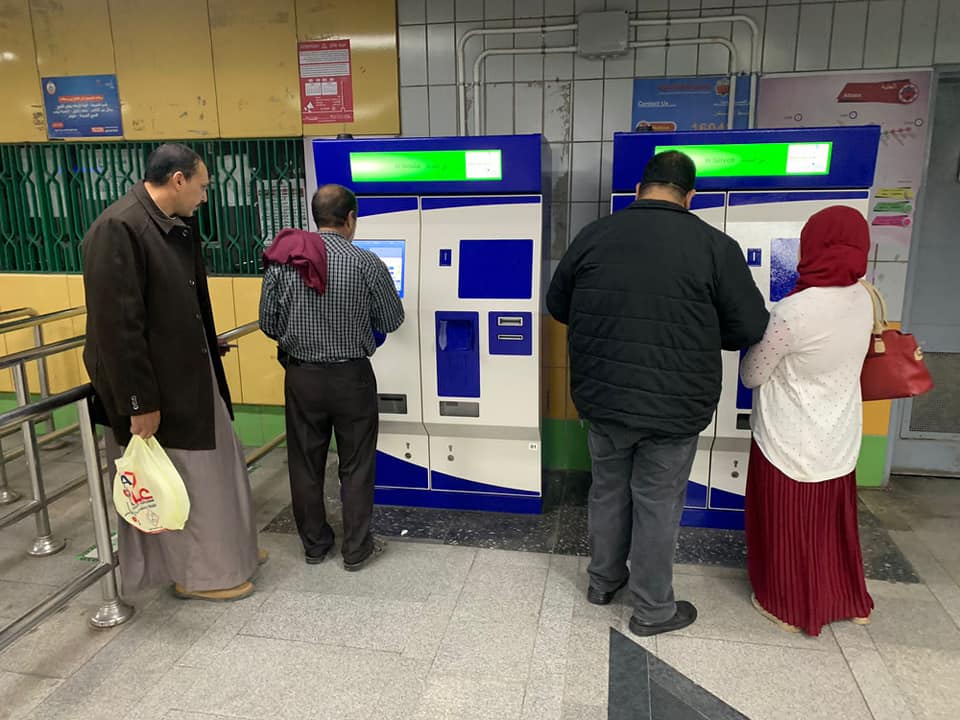 إقبال كبير على ماكينات الصراف الآلي تذاكر مترو الأنفاق