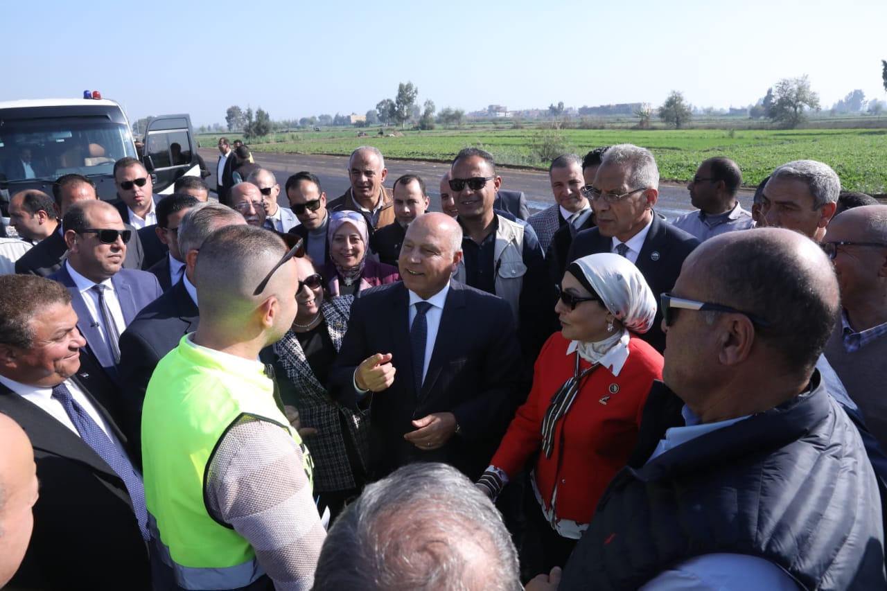 وزير النقل يتفقد مواقع العمل بعدد من مشروعات الطرق والكباري بمحافظتي كفر الشيخ والدقهلية