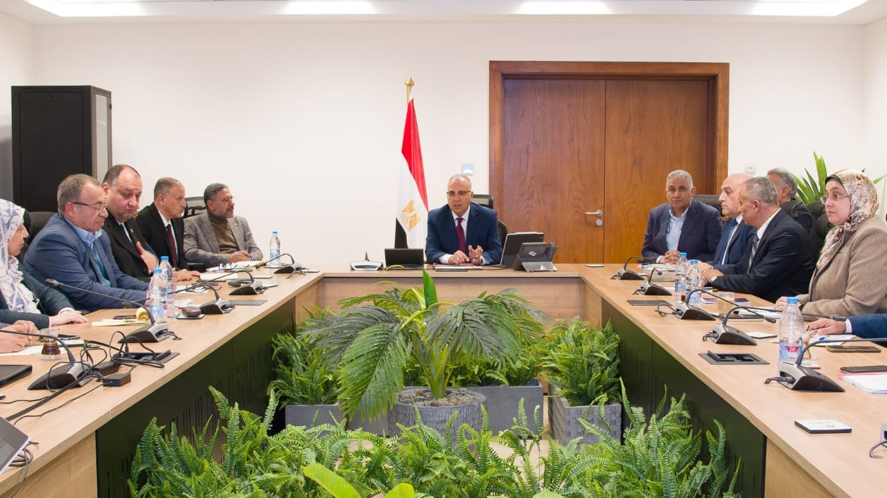 وزير الموارد المائية والري