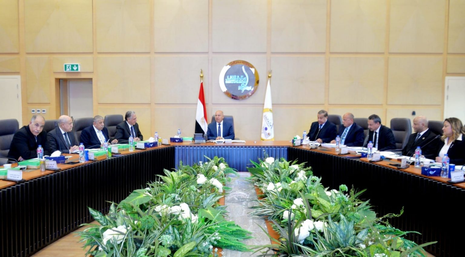 وزير النقل خلال الاجتماع