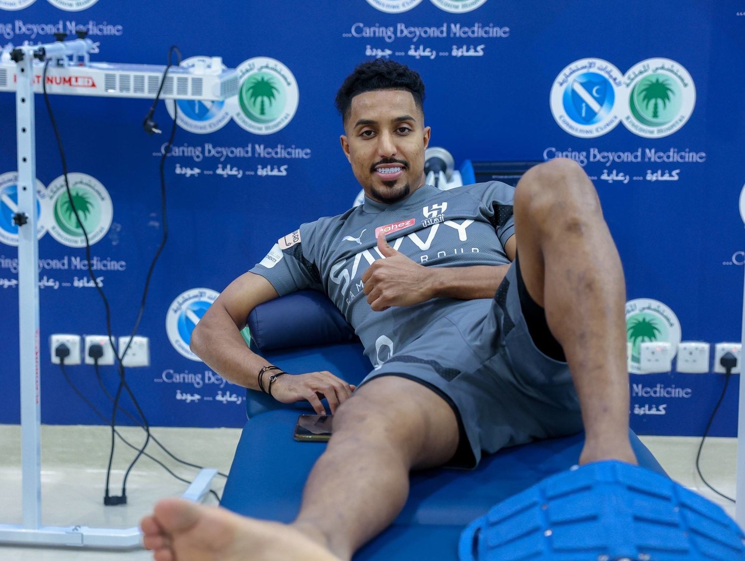 صدمة جديدة في الهلال بسبب إصابة سالم الدوسري قبل الكلاسيكو ضد الاتحاد