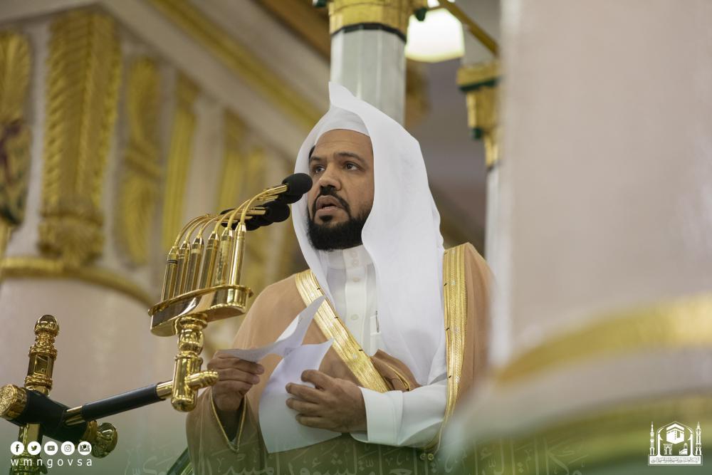 الشيخ أحمد الحذيفي أثناء إلقاء خطبة الجمعة- أرشيفية