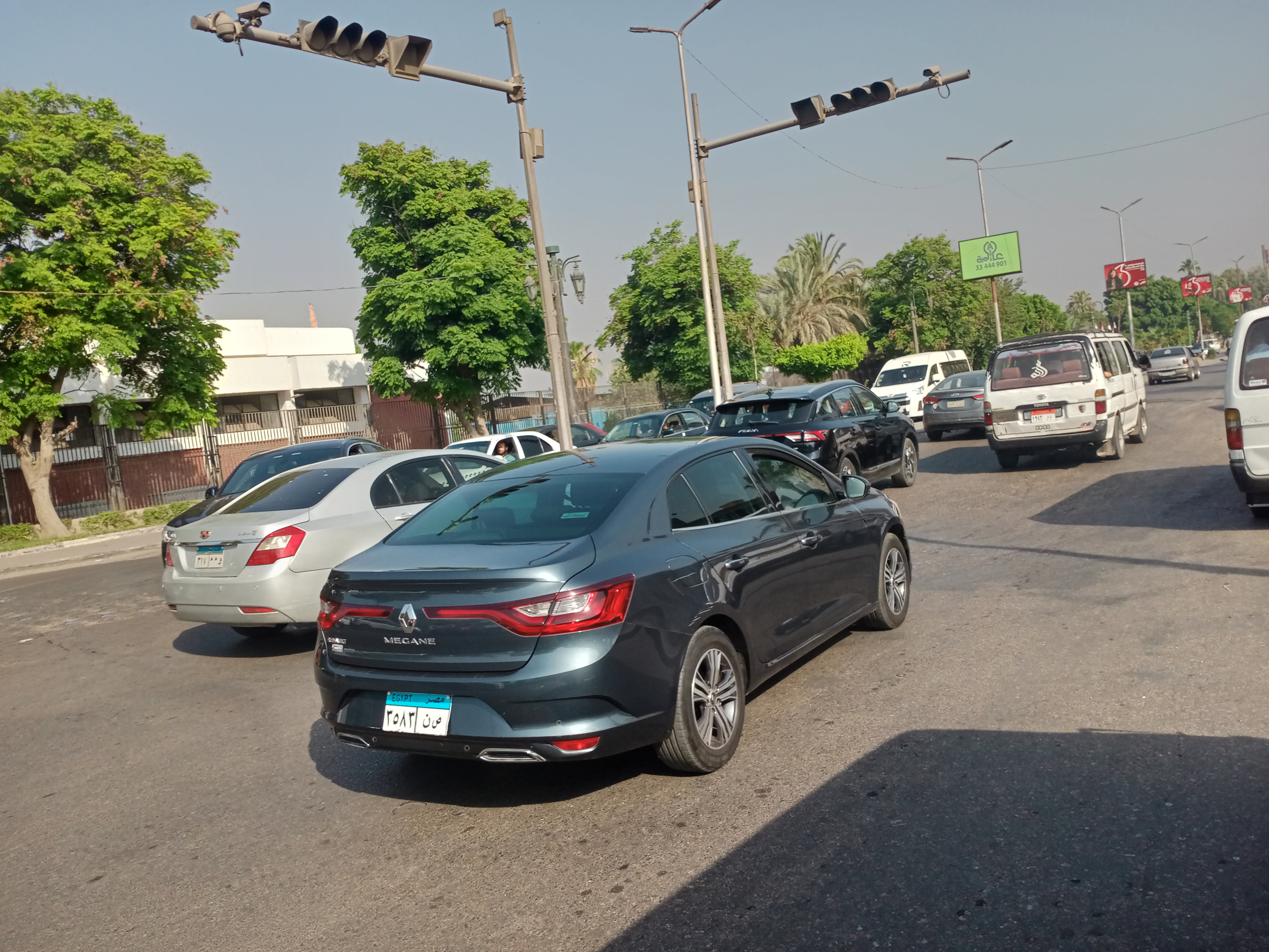 كثافات مرورية متحركة أعلى محاور وميادين القاهرة والجيزة صباح اليوم الثلاثاء 