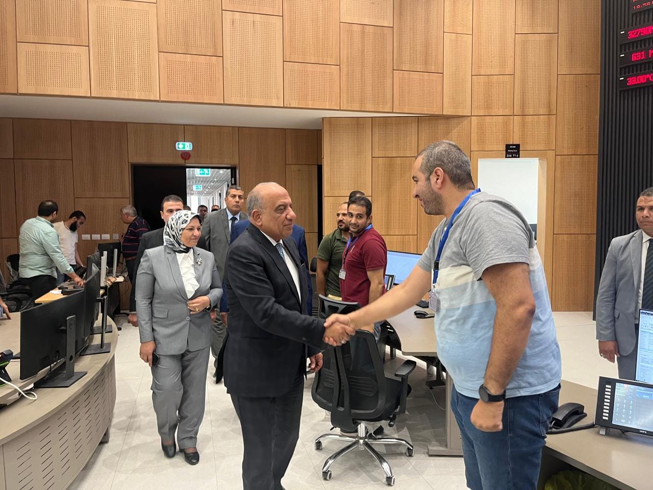 وزير الكهرباء