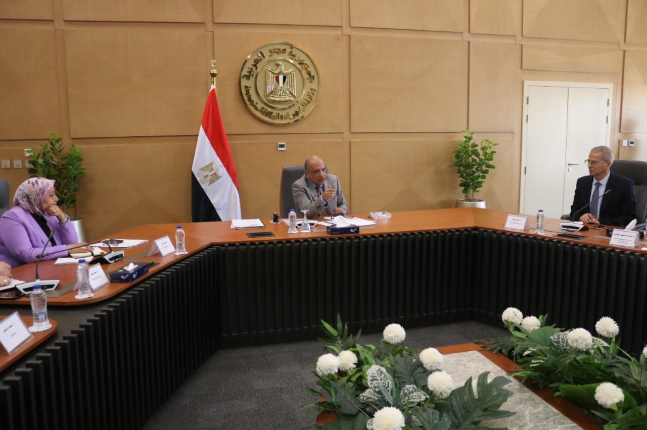 اجتماع وزير الكهرباء