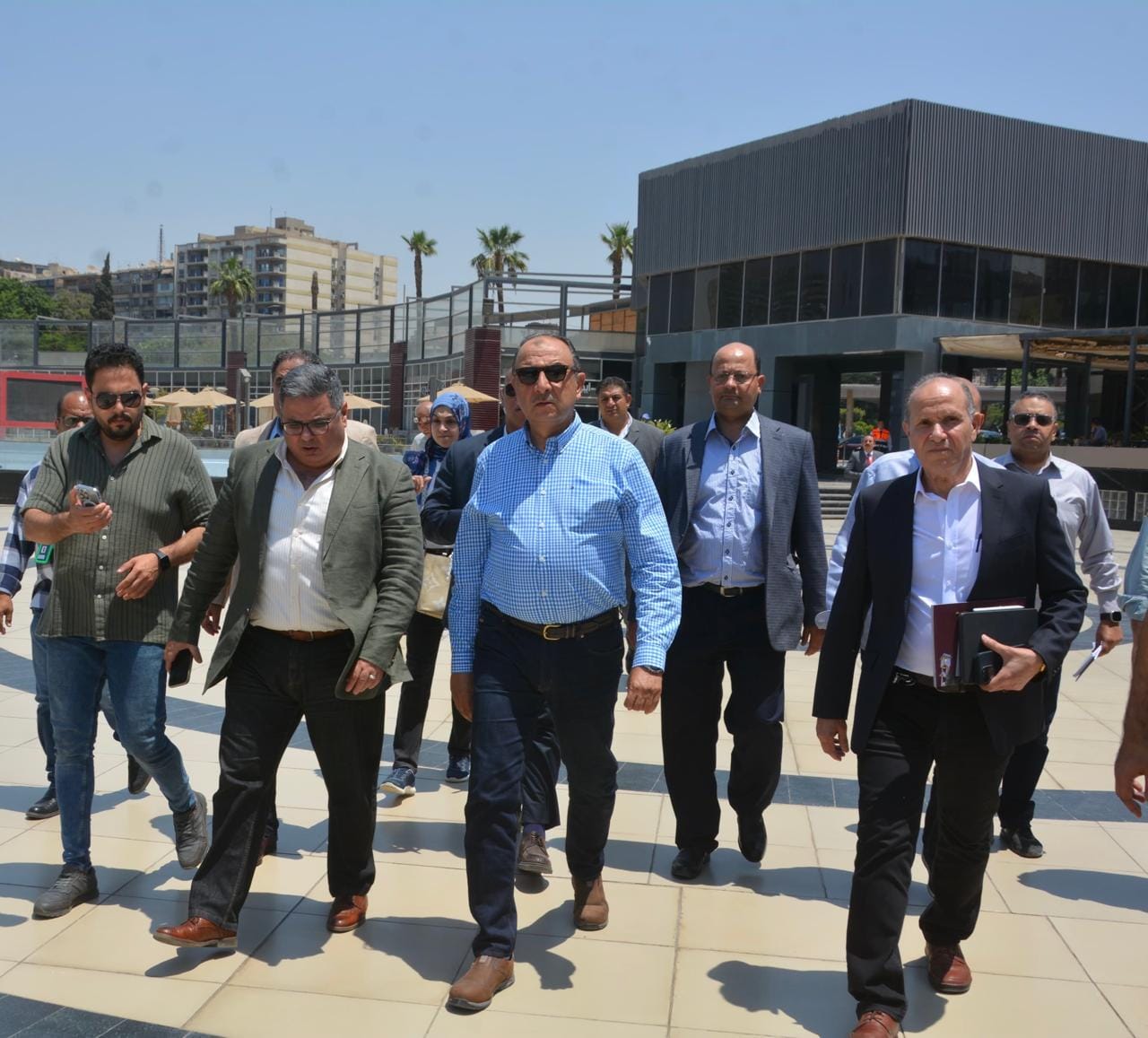 تفقد وزير قطاع الأعمال