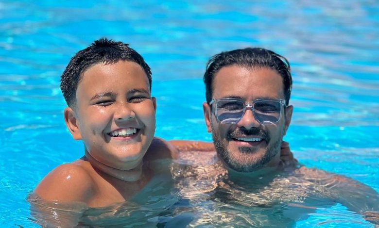 صور محمد رجب مع ابنه
