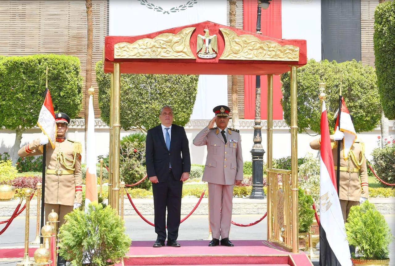 وزير الدفاع