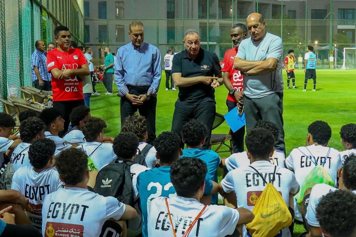 الخطيب يؤازر منتخب الشباب