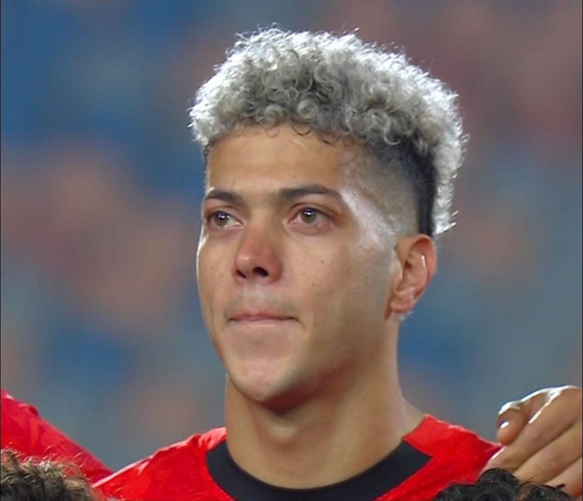 إمام عاشور يبكي بعد عودته للتشكيل الأساسي لمنتخب مصر أمام نيجيريا 