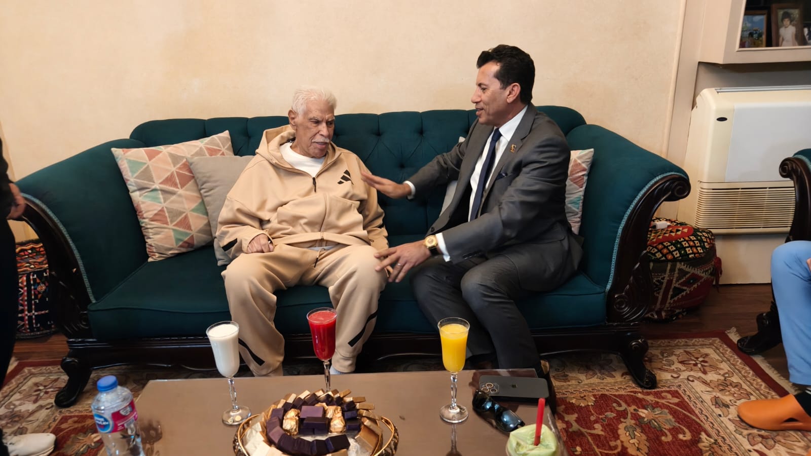 وزير الرياضة يطمئن على الحالة الصحية لـ حسن شحاتة | قناة صدى البلد