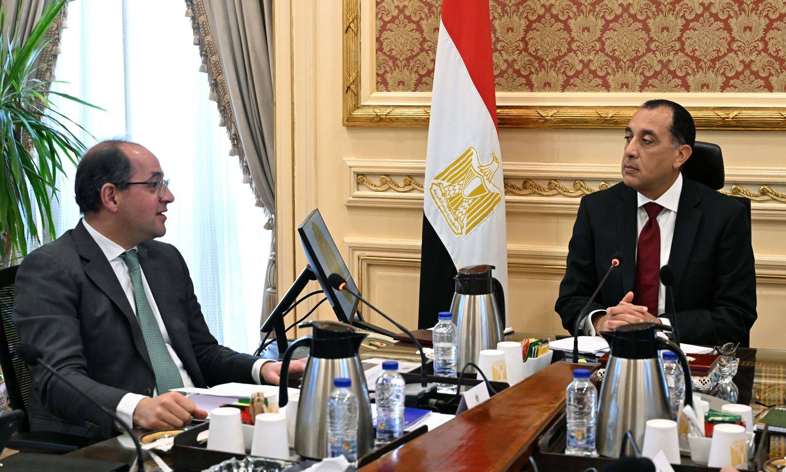 عاجل رئيس الوزراء يتابع مع وزير المالية عددًا من ملفات العمل 