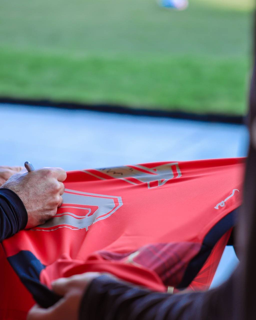 Mohamed Salah swaps jerseys with NFL player