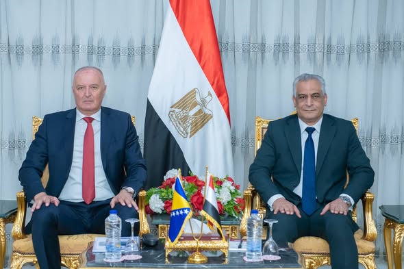 وزير الإنتاج يستقبل نائب وزير الدفاع البوسنة